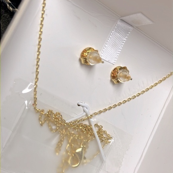 Brand New Parker & Grey 14K Gold Plated Mother of Pearl Necklace & Earring Set - Picture 9 of 10